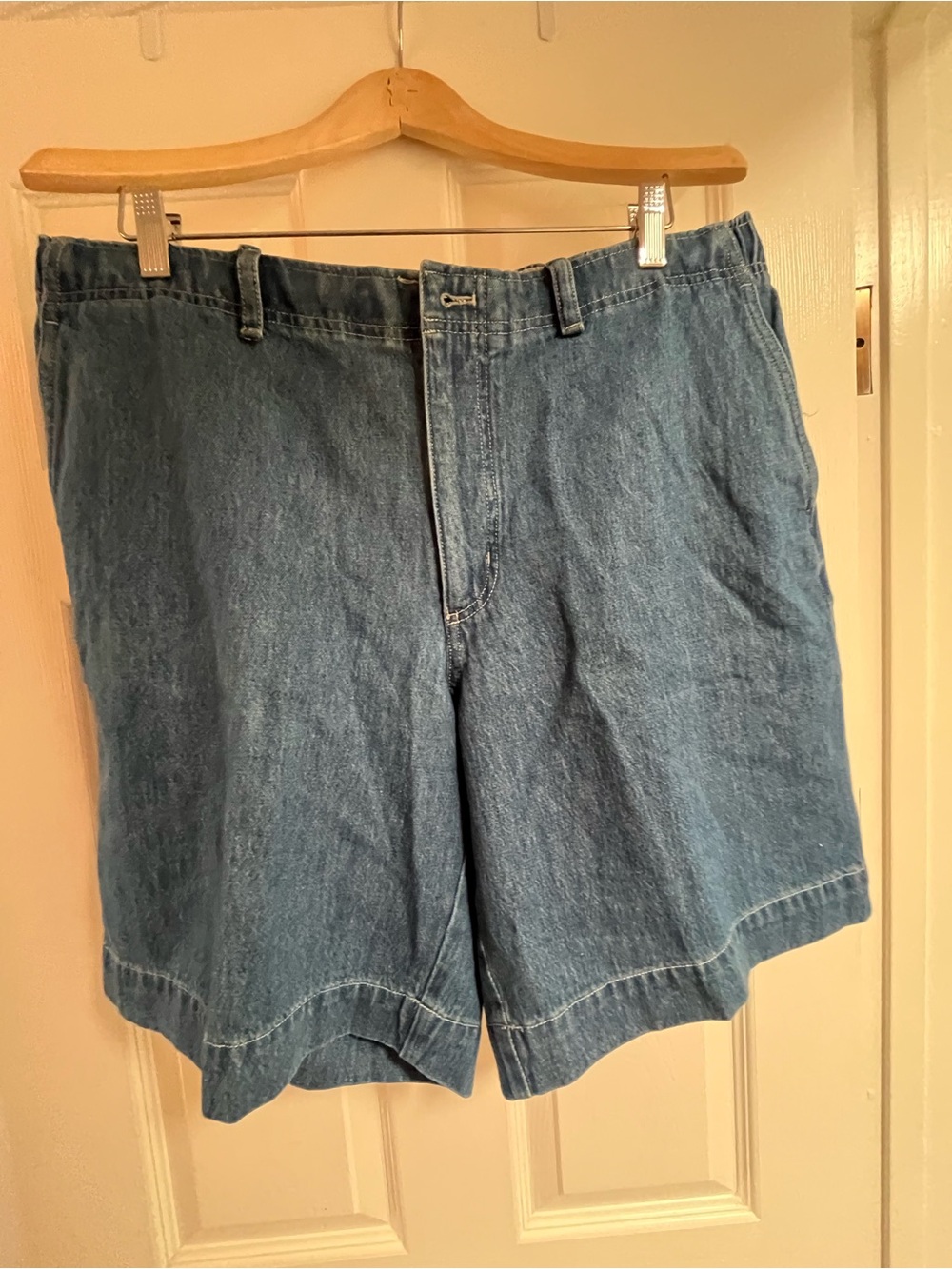 Banana Republic Men's Denim Shorts in Medium Blue 100% Cotton New